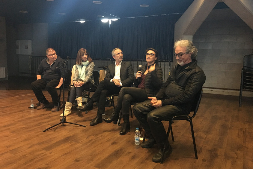 Montse Vellvehí i Jordi Vilà, de l'ESAD, en primer terme, a la presentació de la Passada a La Troca
